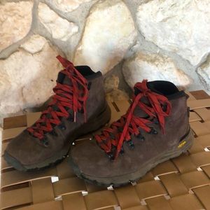 Danner Hiking Boot (Mountain 600)
